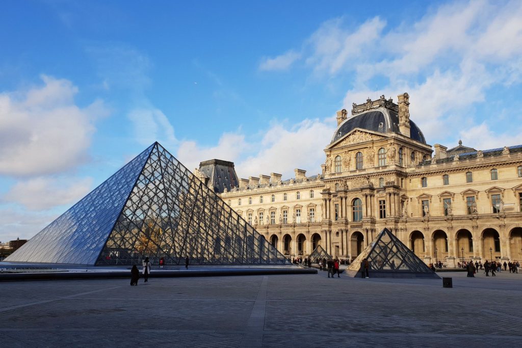 https://www.alipfrance.com/wp-content/uploads/2022/02/louvre-gbfc9eeb84_1920-1024x683.jpg